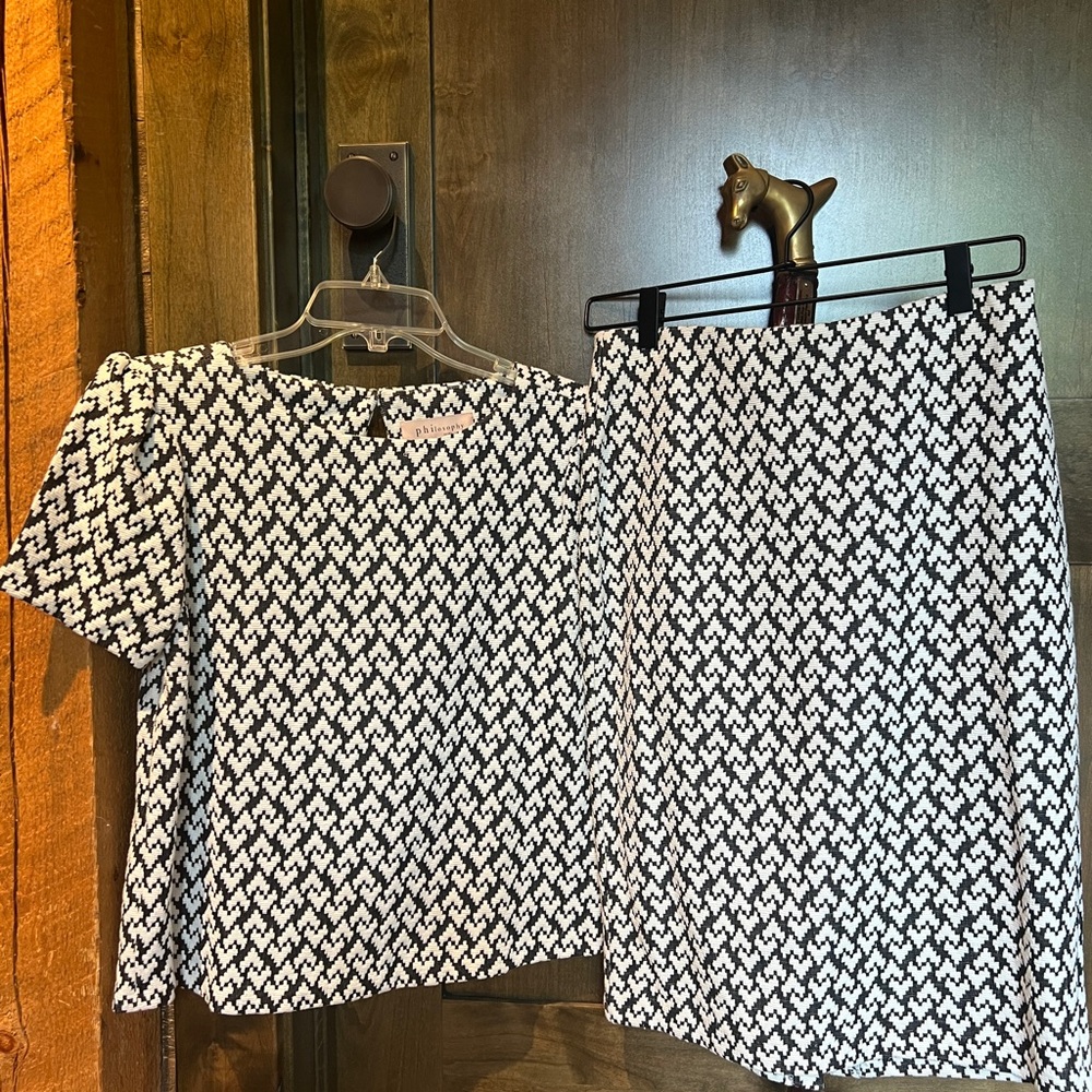 Philosophy Black and White Set Top/Skirt Knee-Length Casual